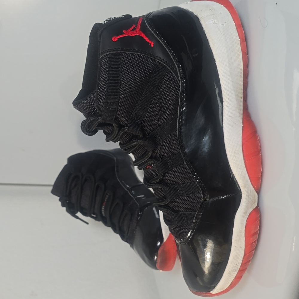 Air Jordan 11 Retro Playoffs Breds Basketball Shoe 2019 Men's Size 9
